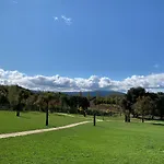 De Un Artista En Plena Naturaleza Piscina Y Parque De Esculturas En *