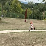 De Un Artista En Plena Naturaleza Piscina Y Parque De Esculturas En *