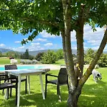 De Un Artista En Plena Naturaleza Piscina Y Parque De Esculturas En Feriehus Villarcayo