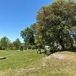 Feriehus De Un Artista En Plena Naturaleza Piscina Y Parque De Esculturas En Villarcayo