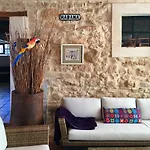 Feriehus De Un Artista En Plena Naturaleza Piscina Y Parque De Esculturas En *