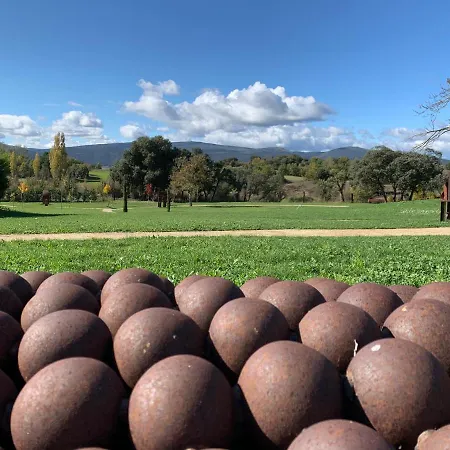 De Un Artista En Plena Naturaleza Piscina Y Parque De Esculturas En בית נופש ויארקאיו
