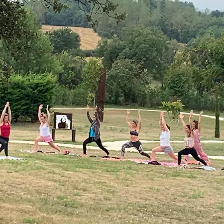 De Un Artista En Plena Naturaleza Piscina Y Parque De Esculturas En בית נופש ויארקאיו
