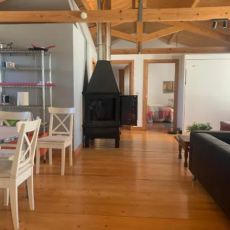 De Un Artista En Plena Naturaleza Piscina Y Parque De Esculturas En ויארקאיו