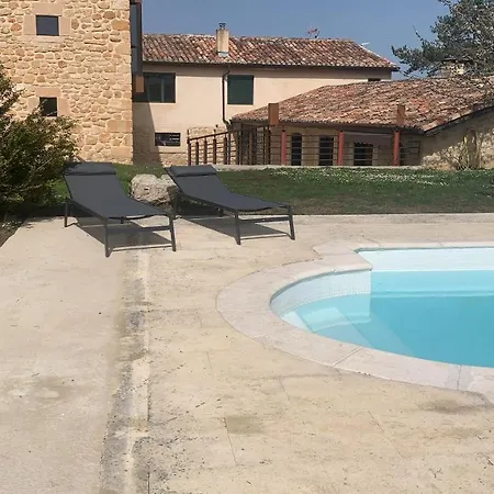 De Un Artista En Plena Naturaleza Piscina Y Parque De Esculturas En בית נופש *
