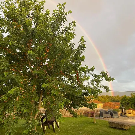 De Un Artista En Plena Naturaleza Piscina Y Parque De Esculturas En בית נופש ויארקאיו