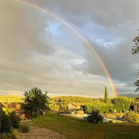 De Un Artista En Plena Naturaleza Piscina Y Parque De Esculturas En בית נופש *