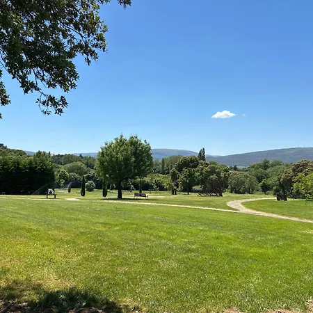 De Un Artista En Plena Naturaleza Piscina Y Parque De Esculturas En Feriehus Villarcayo