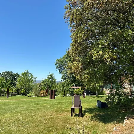 De Un Artista En Plena Naturaleza Piscina Y Parque De Esculturas En *
