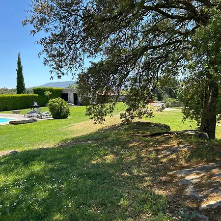 De Un Artista En Plena Naturaleza Piscina Y Parque De Esculturas En * ויארקאיו