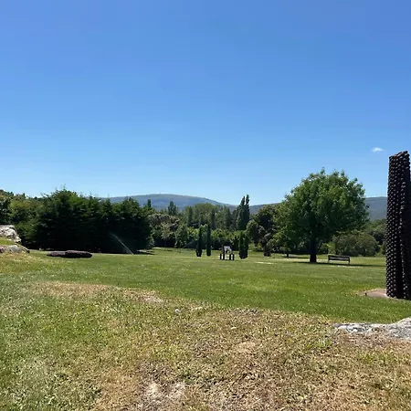 De Un Artista En Plena Naturaleza Piscina Y Parque De Esculturas En Feriehus Villarcayo