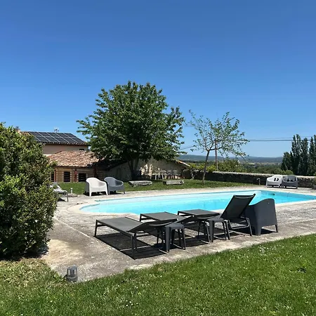 Vakantiehuis De Un Artista En Plena Naturaleza Piscina Y Parque De Esculturas En Villarcayo
