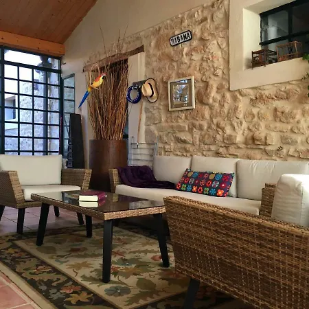 De Un Artista En Plena Naturaleza Piscina Y Parque De Esculturas En * ויארקאיו