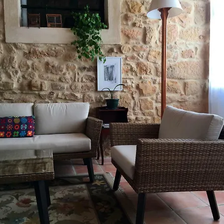 De Un Artista En Plena Naturaleza Piscina Y Parque De Esculturas En ויארקאיו