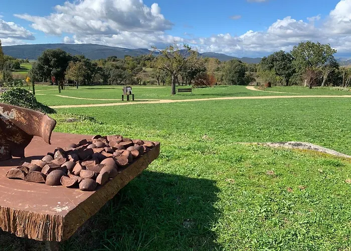 Vakantiehuis De Un Artista En Plena Naturaleza Piscina Y Parque De Esculturas En *