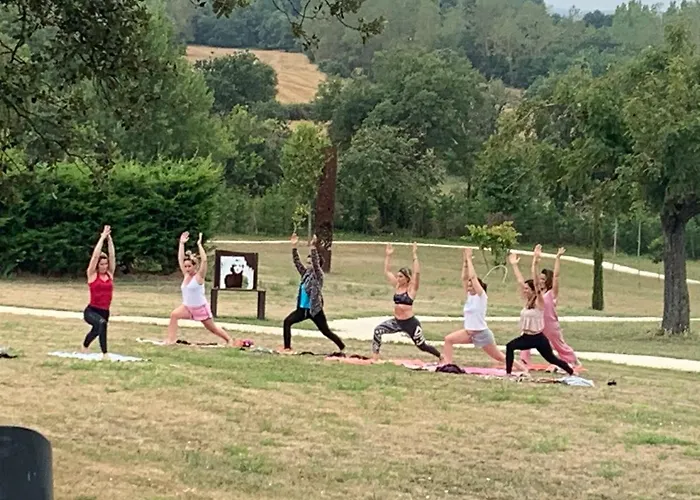 De Un Artista En Plena Naturaleza Piscina Y Parque De Esculturas En Vakantiehuis Villarcayo