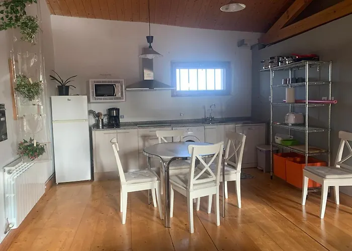 Vakantiehuis De Un Artista En Plena Naturaleza Piscina Y Parque De Esculturas En Villarcayo