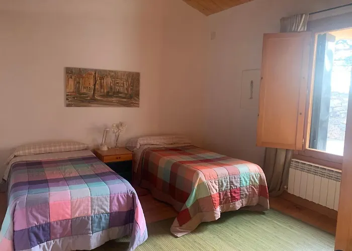 De Un Artista En Plena Naturaleza Piscina Y Parque De Esculturas En Vakantiehuis