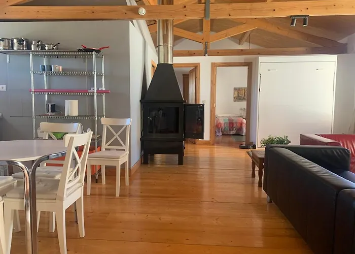 De Un Artista En Plena Naturaleza Piscina Y Parque De Esculturas En Villarcayo