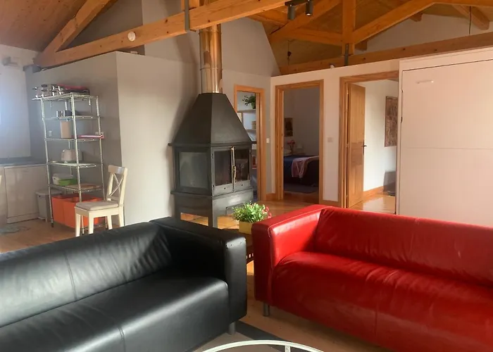 De Un Artista En Plena Naturaleza Piscina Y Parque De Esculturas En Vakantiehuis