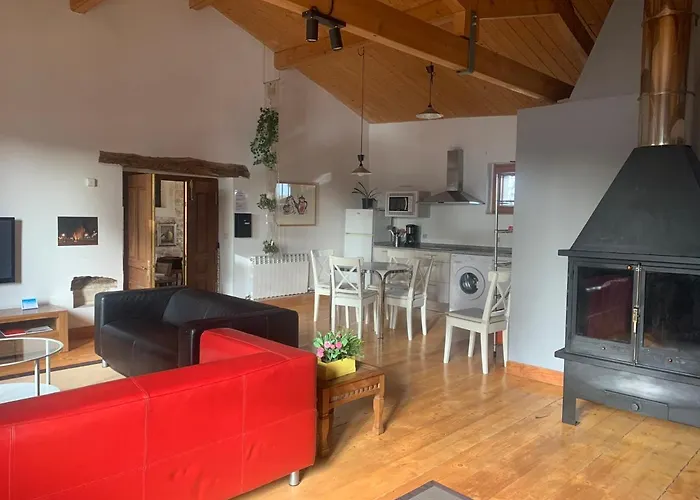 De Un Artista En Plena Naturaleza Piscina Y Parque De Esculturas En * Villarcayo