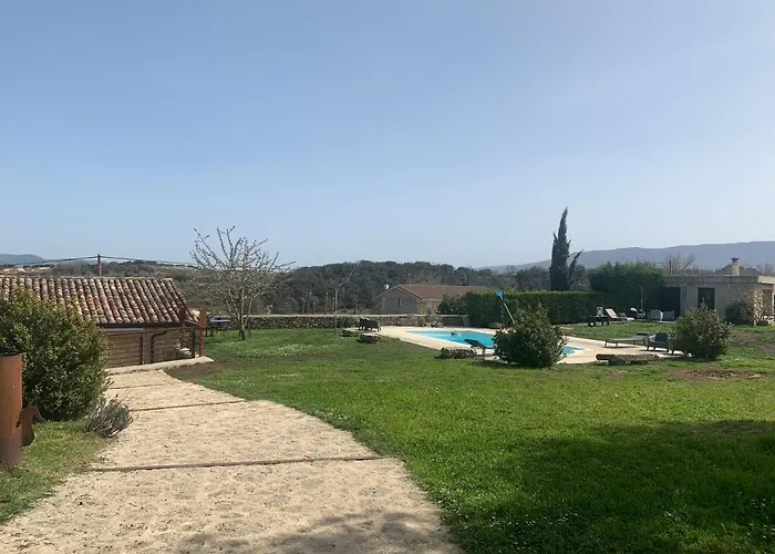 De Un Artista En Plena Naturaleza Piscina Y Parque De Esculturas En Vakantiehuis