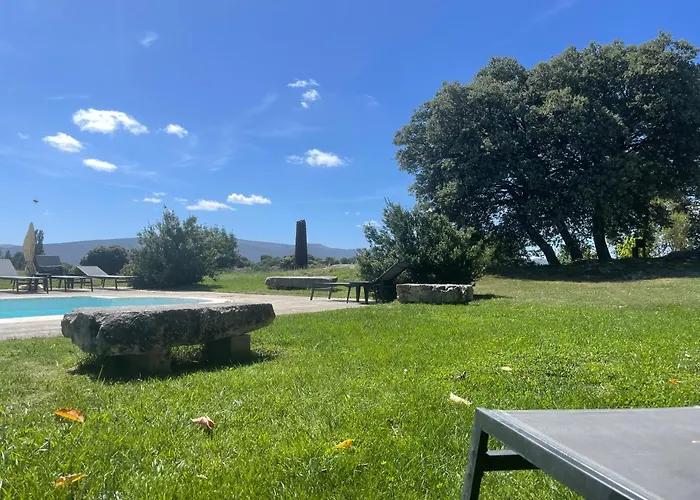De Un Artista En Plena Naturaleza Piscina Y Parque De Esculturas En * Villarcayo