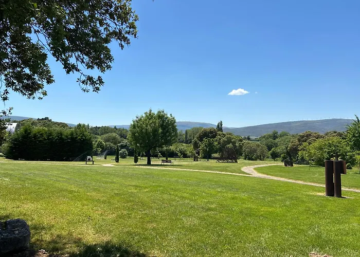 De Un Artista En Plena Naturaleza Piscina Y Parque De Esculturas En Vakantiehuis Villarcayo