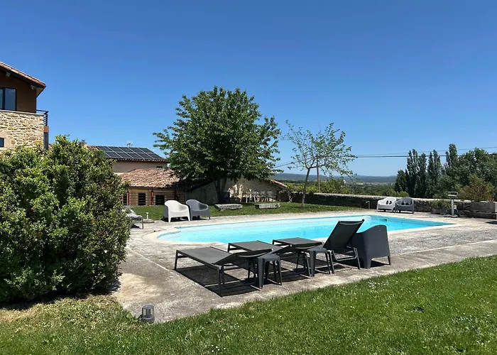 Vakantiehuis De Un Artista En Plena Naturaleza Piscina Y Parque De Esculturas En Villarcayo