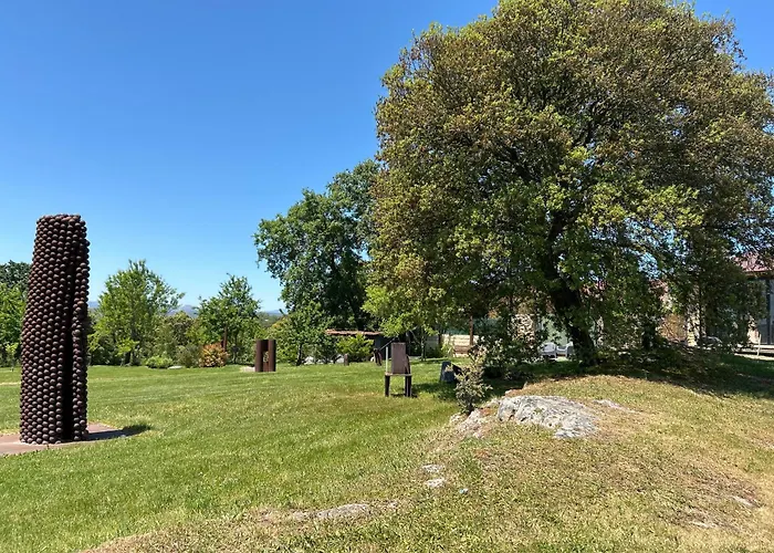 Vakantiehuis De Un Artista En Plena Naturaleza Piscina Y Parque De Esculturas En Villarcayo