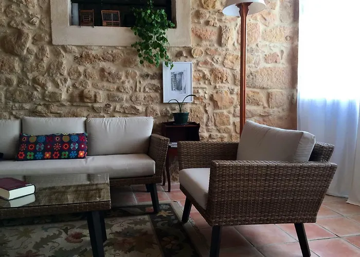 De Un Artista En Plena Naturaleza Piscina Y Parque De Esculturas En Villarcayo